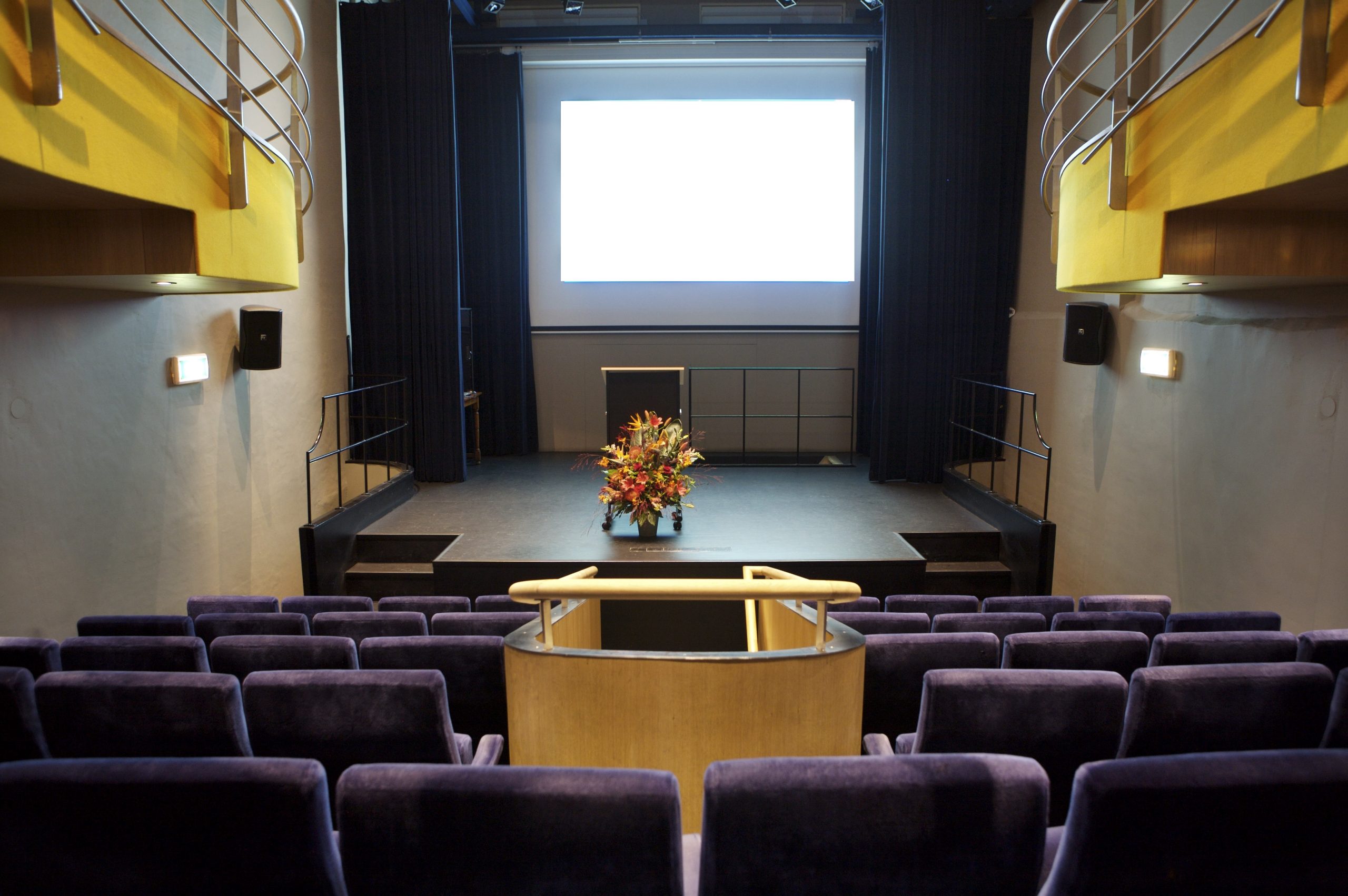 Theater vanuit zaal bg
